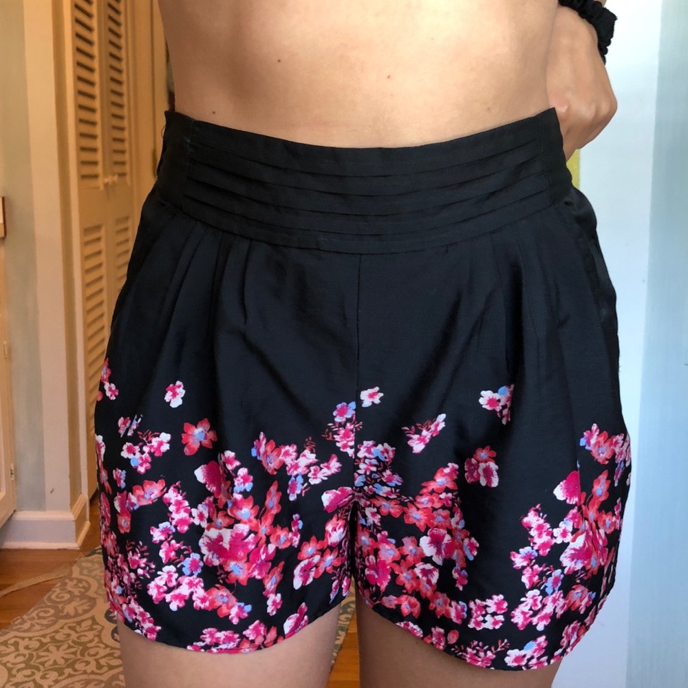 flowy high rise shorts - Small